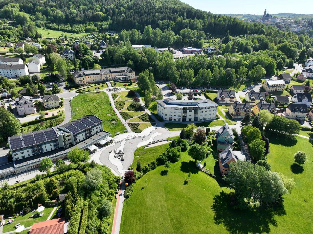 Hotel Am Kurhaus Mit Erstem Ayurveda Center Sachsens - Direkt Am Gesundheitsbad Actinon & Kurpark Bad Schlema Ngoại thất bức ảnh
